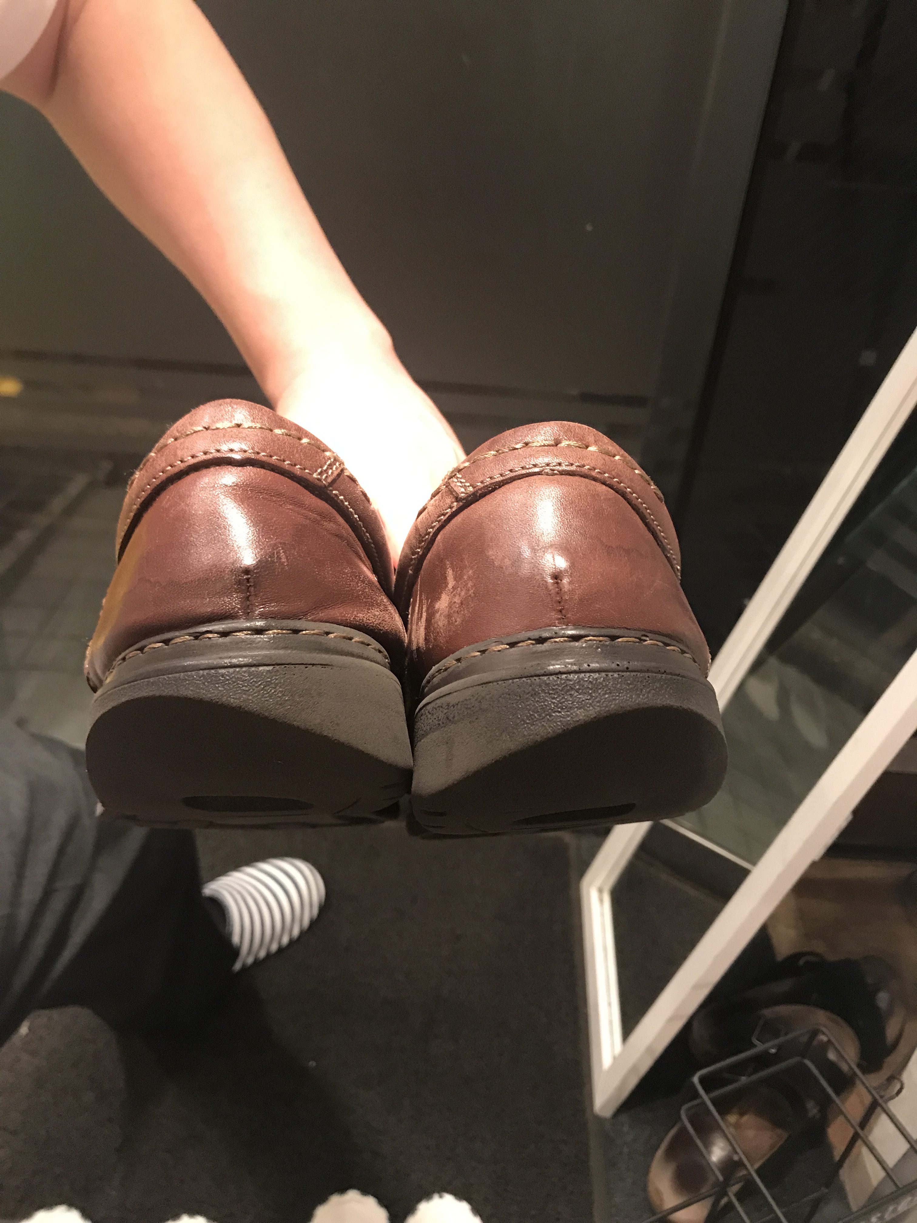 磨り減った靴を履いていたら首が痛くなった話