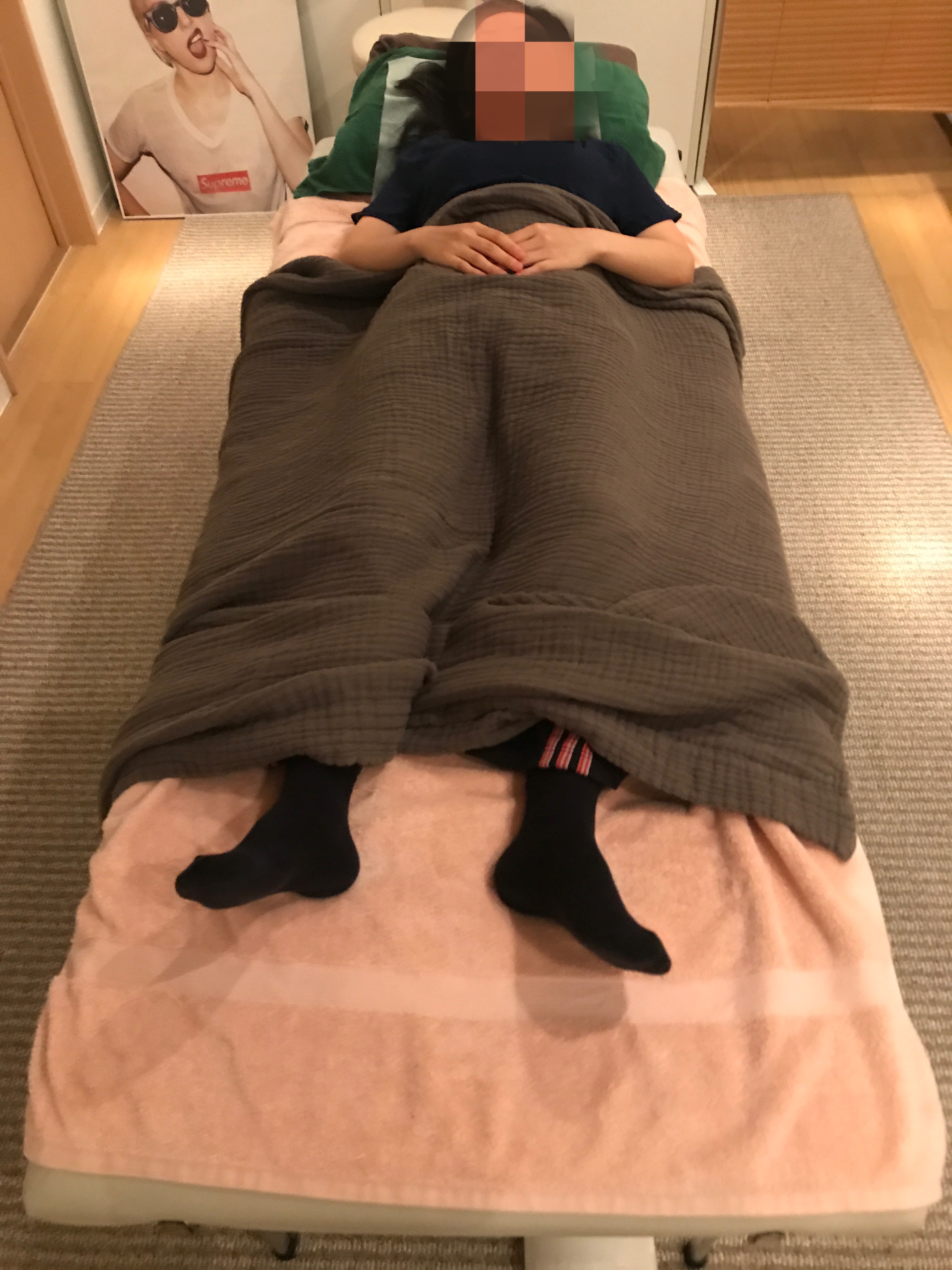 仰向けで寝ていられない足首の違和感