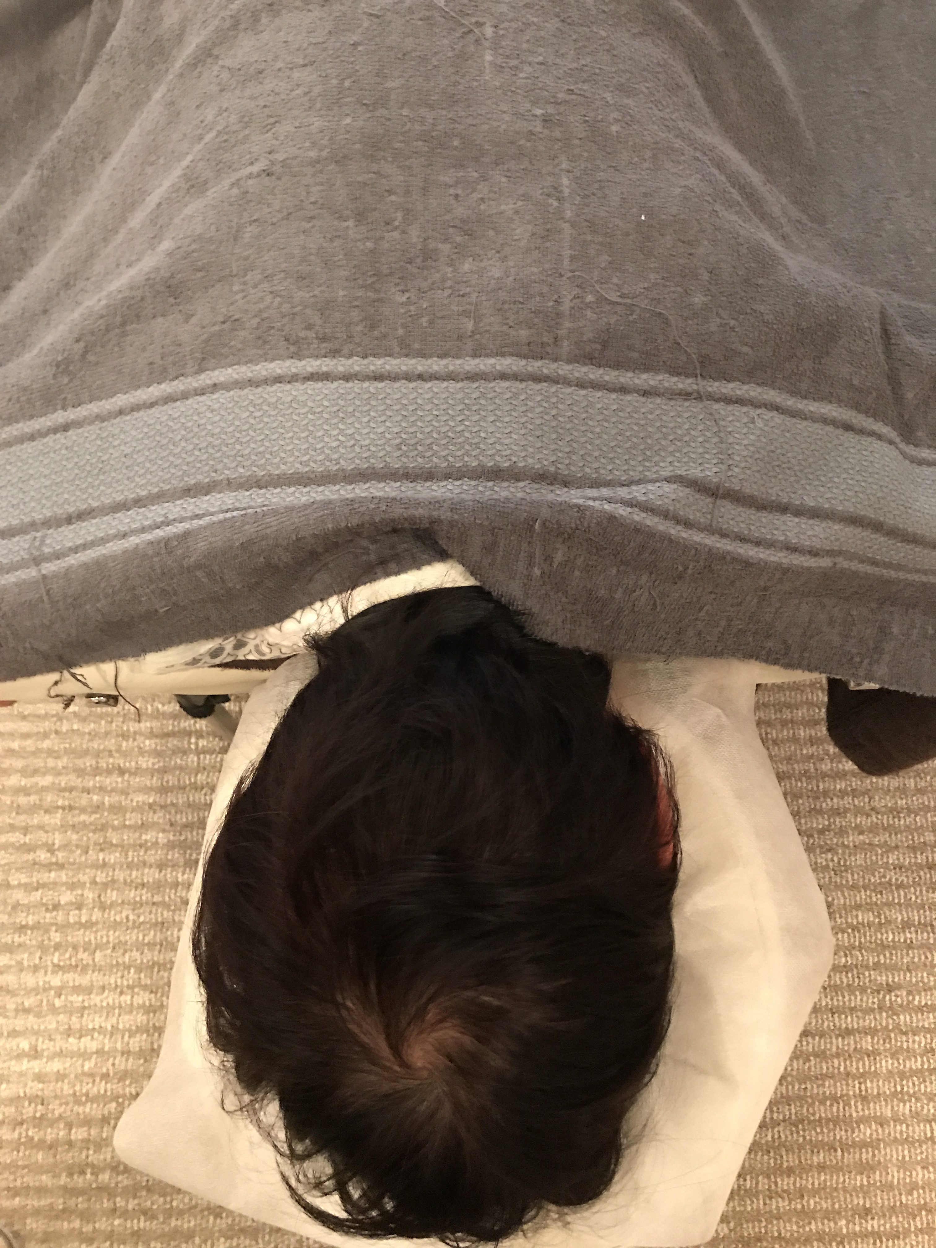 背中の張りの原因は頭蓋骨(蝶形骨)のねじれだったという話